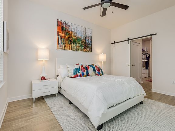 5th image of 424 E 36th St #403