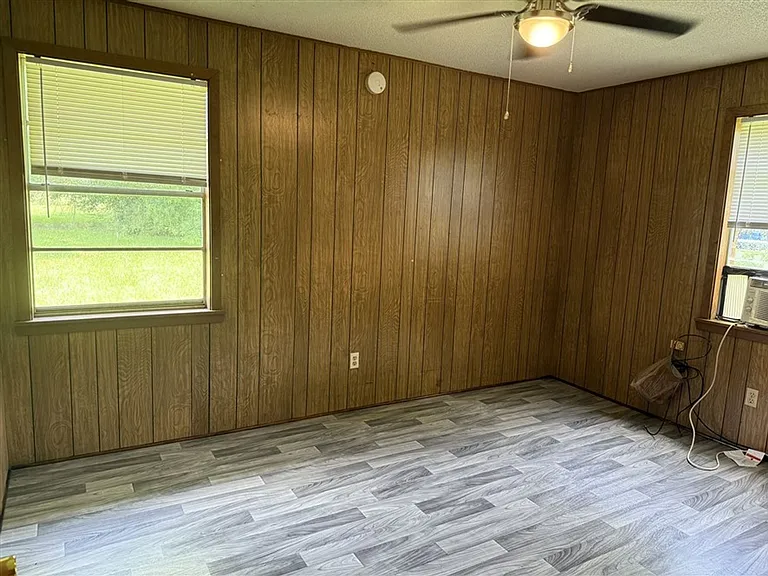 2113 Meadowview Cir — Photo 19