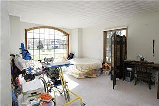 3rd image of 6285 Woodland Ct
