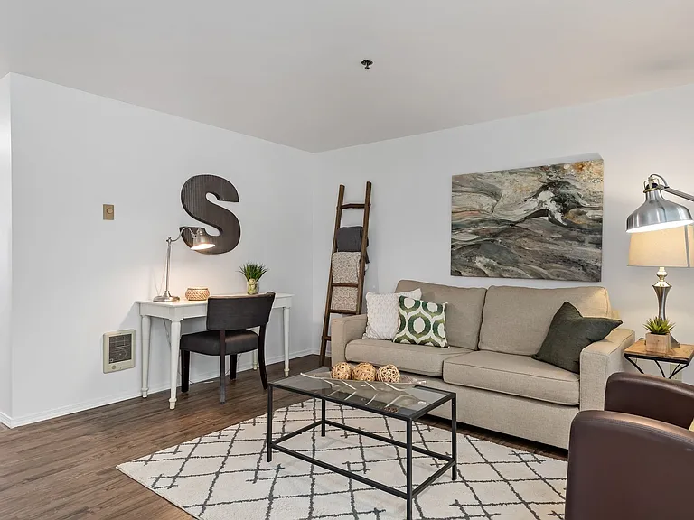 Windlass Apartments — Photo 10