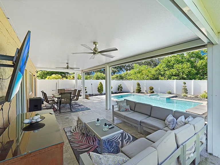 911 SW 87th Ave — Photo 30