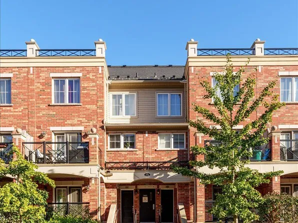51 Hays Blvd #17, Oakville, ON L6H 0J1