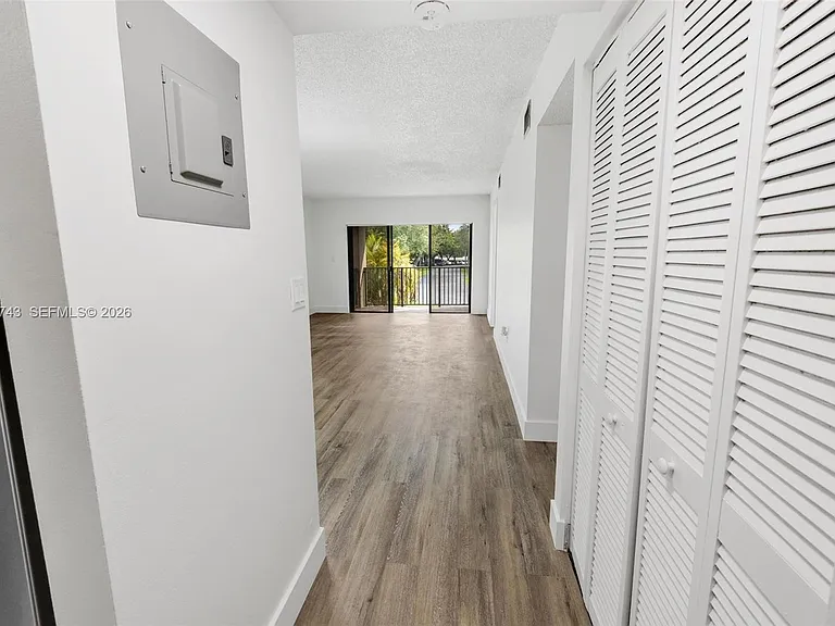 210 W Park Dr #2052 — Photo 2