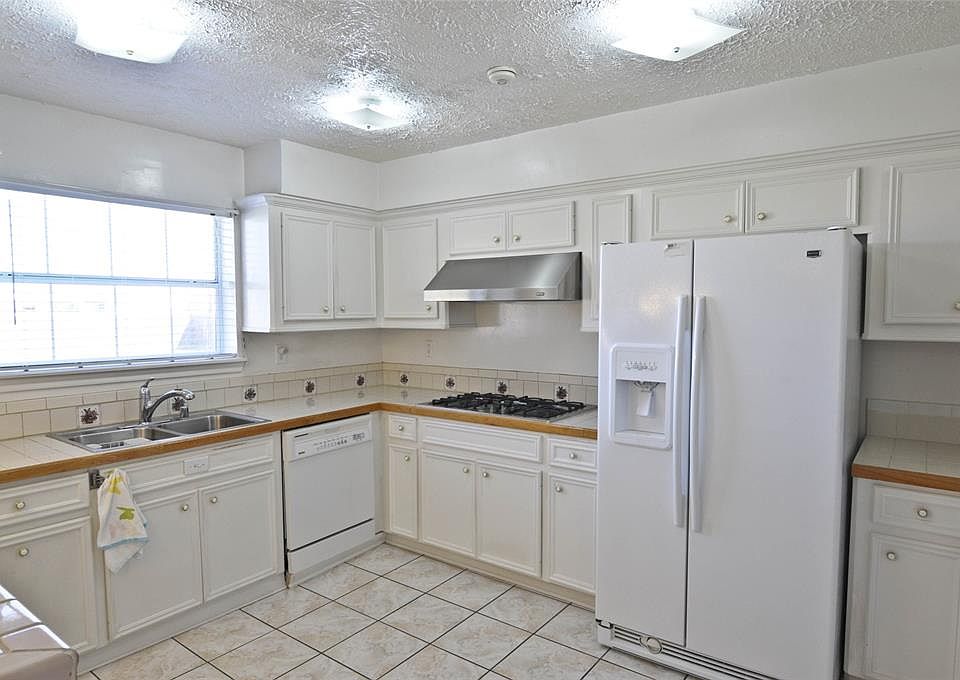 2nd image of 14410 Laterna Ln