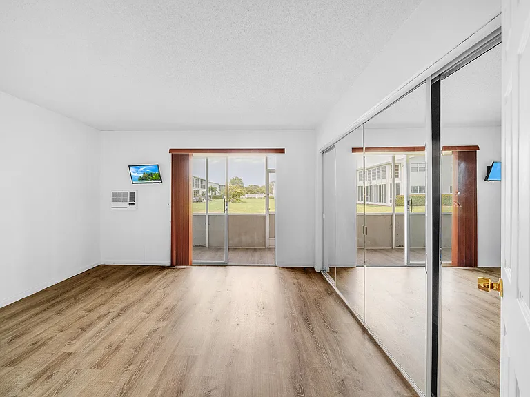127 Westbury #G — Photo 17