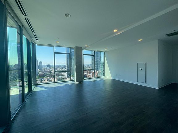 2nd image of 225 W Hubbard St #2201