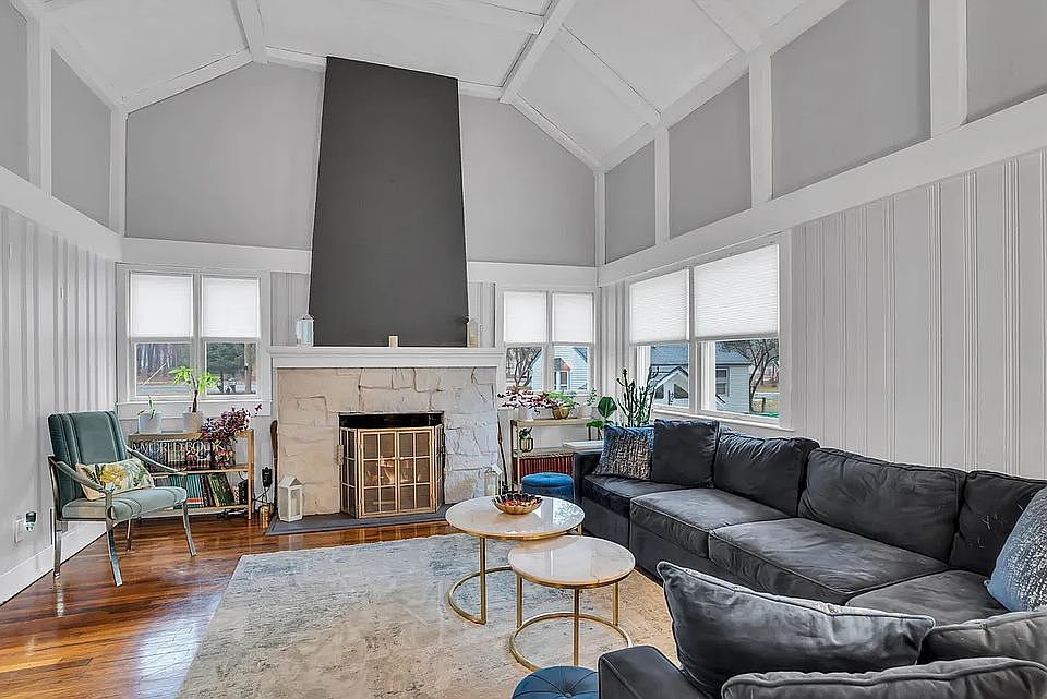 1st image of 714 Cassville Rd