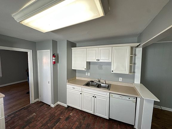 4th image of 3165 Hopkins Ave