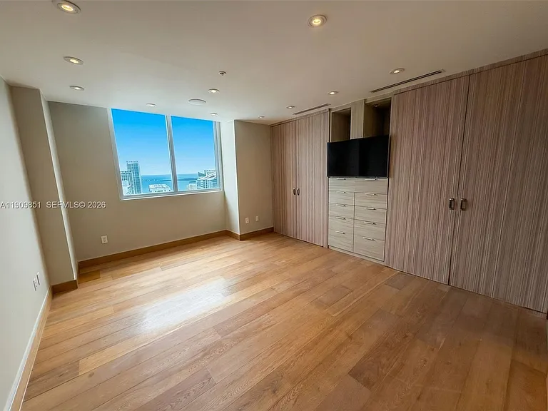 92 SW 3rd St #Penthouse 5213 — Photo 20