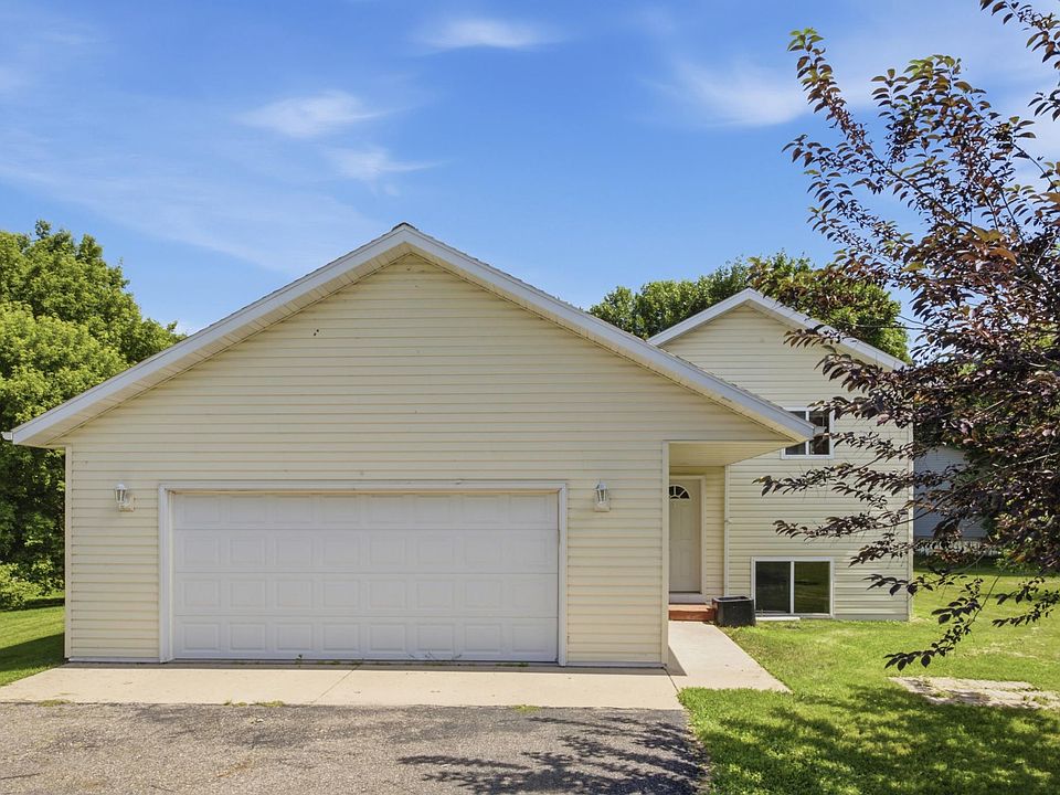1st image of 301 Lakeview Dr