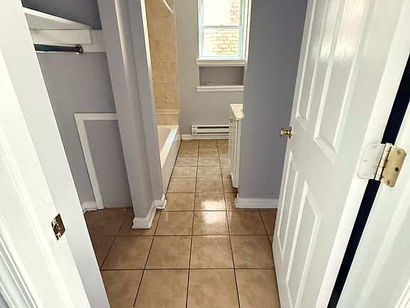 5th image of 2031 W Ontario St #11479815