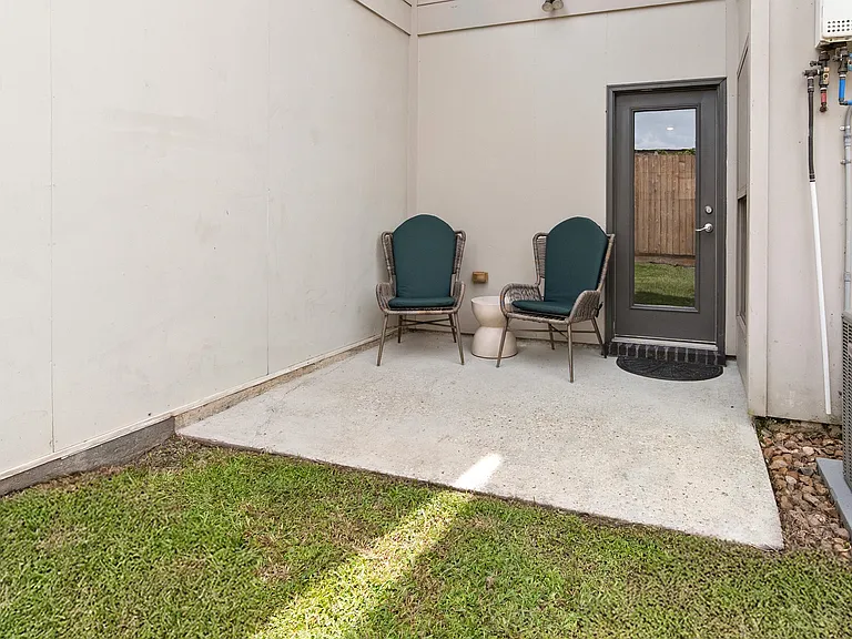 212 Highland Oaks Ln — Photo 12