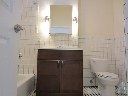 Rented by Skyline Group Real Estate | media 17