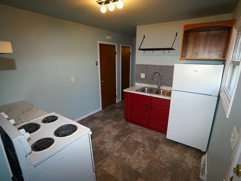 2410 Superior St — Photo 4