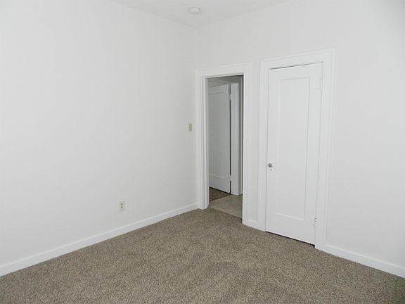 4th image of 701 NW Bell Ave