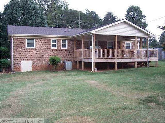 2nd image of 2919 Loretta Ln