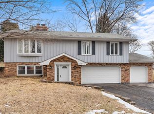 6116 Running Iron Dr, Crystal Lake, IL 60012