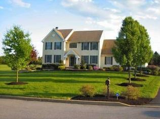 105 Edgefield Dr, Downingtown, PA 19335