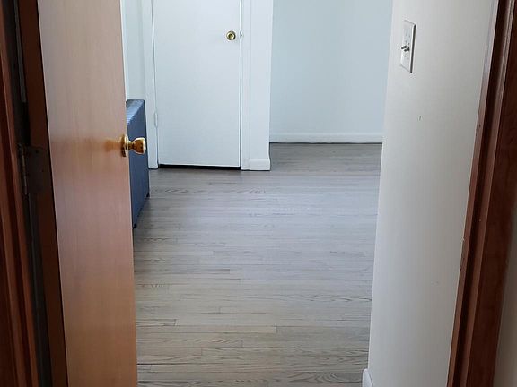 4th image of 74 Lake St Floor 1