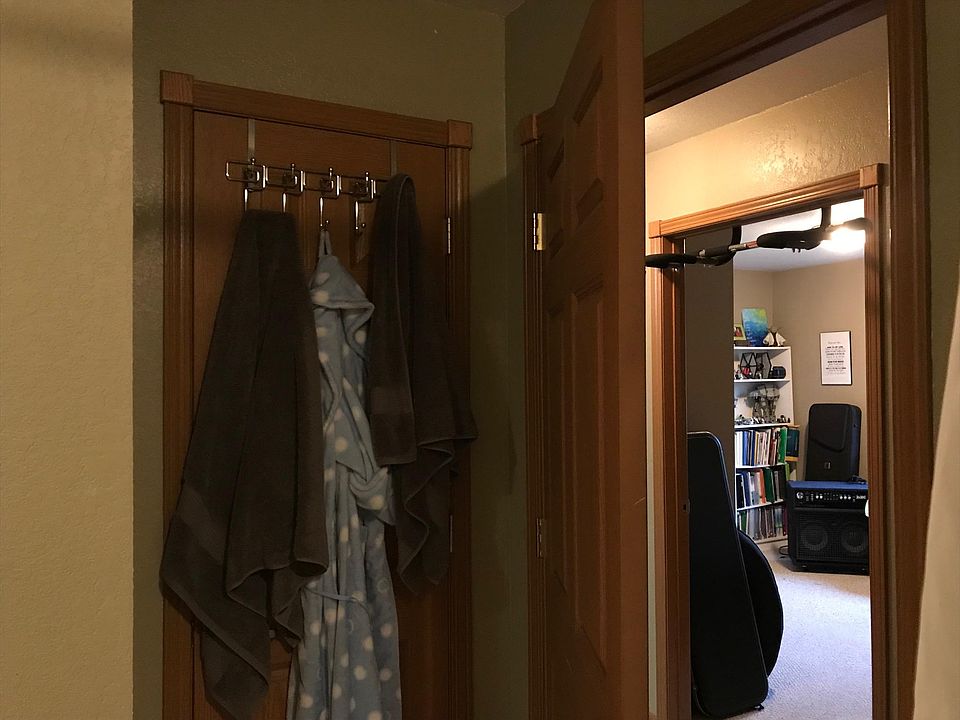 1st image of 560 Cottonwood Dr APT 4
