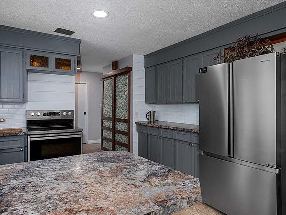 4th image of 5102 SE 56th St