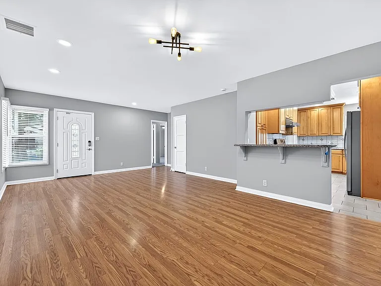 4913 Premiere Ave — Photo 11