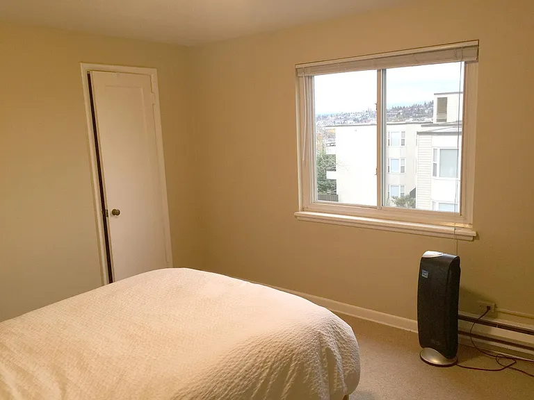 Lakecrest — Photo 15