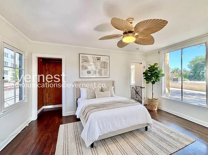 132 N Crescent Heights Blvd — Photo 6