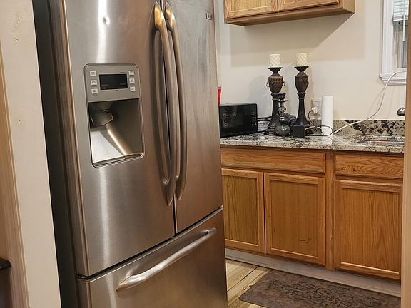 3rd image of 5835 Althea Ave #C