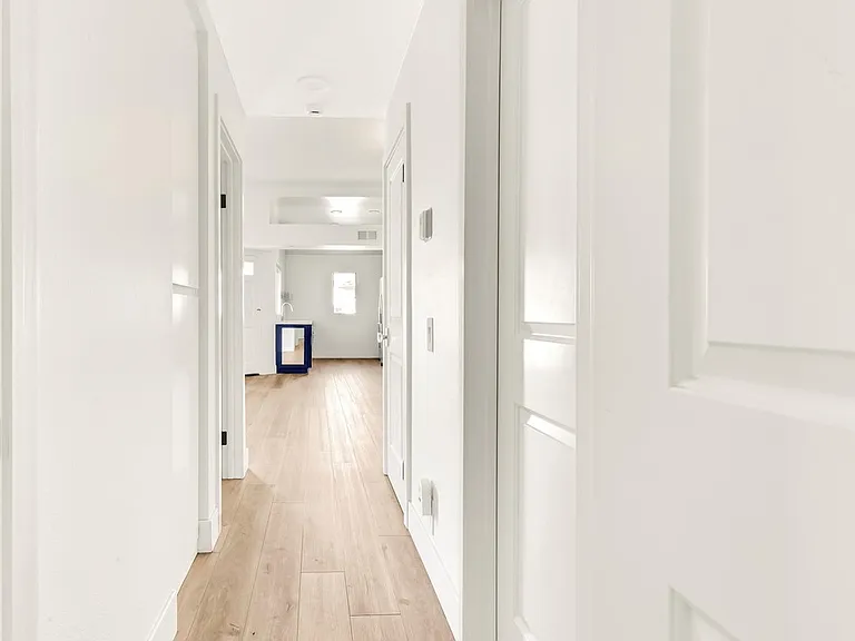 114 Corsica Dr — Photo 16
