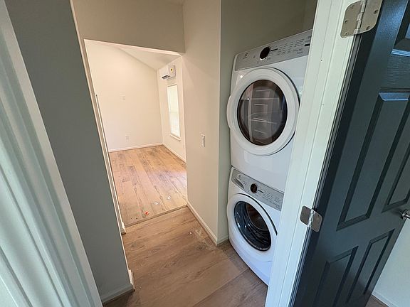 3rd image of 175 Mathewson Pl SW #2