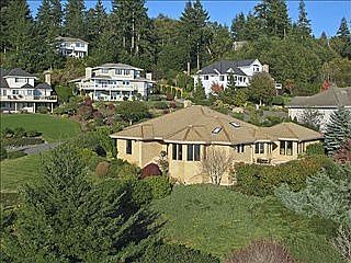 3rd image of 29 35th Ave NW