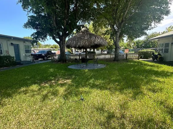 713 NE 3rd St, Hallandale, FL 33009