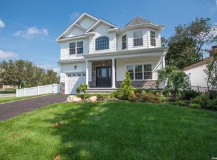 11 Dorcas Ave, Syosset, NY 11791