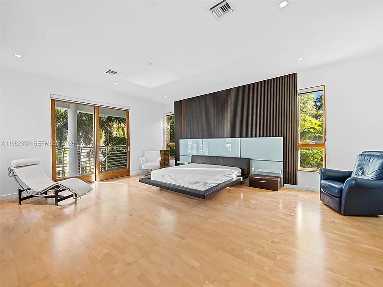 450 Victoria Ter — Photo 14