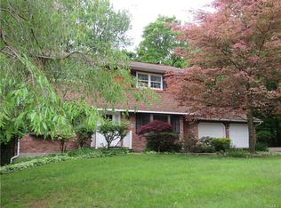 8 Sands Point Rd, Washingtonville, NY 10992