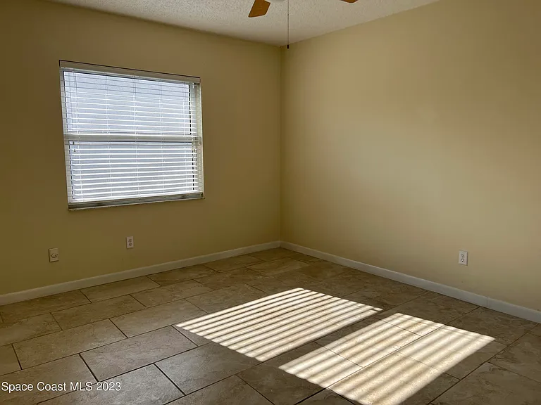 1911 Talloak Rd — Photo 10