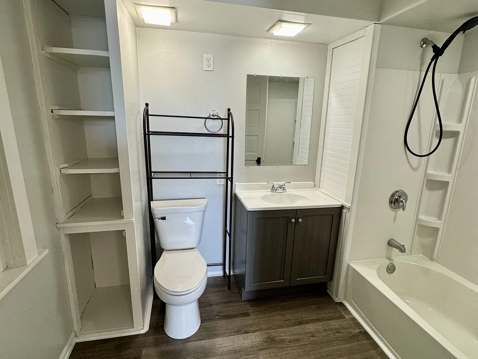 1215 Broadway Ave. - 1215B — Photo 3