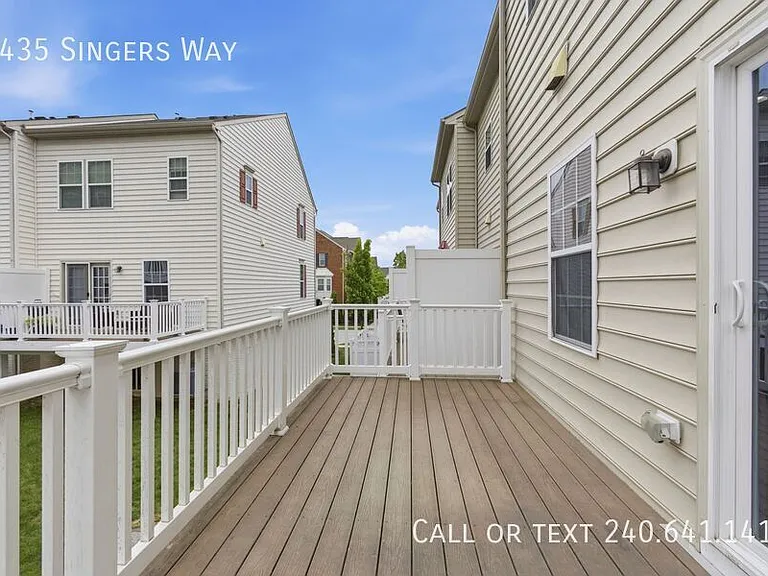 7435 Singers Way — Photo 10
