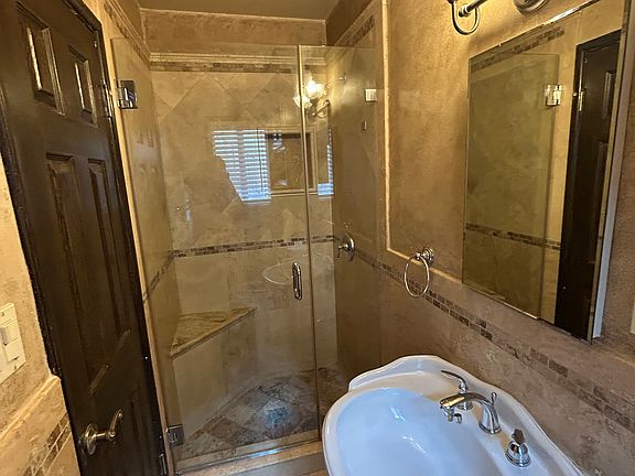 4th image of 1153 W 22nd St