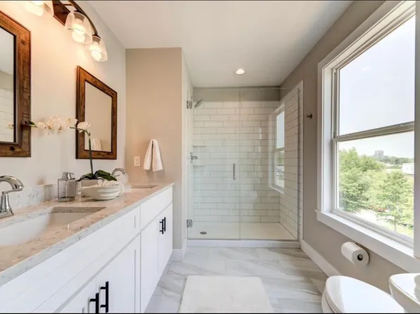 7306 Hoover Ave, Saint Louis, MO 63117