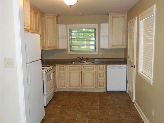 4th image of 504 Greenacres Dr NW