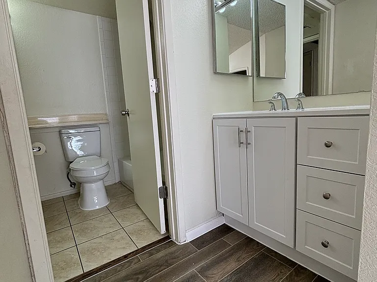 1714 W Park Wood Ln — Photo 9