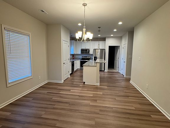 3rd image of 377 Traverse Dr