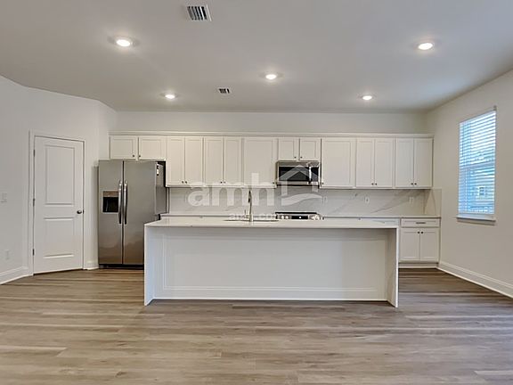 4th image of 114 Trevino Dr