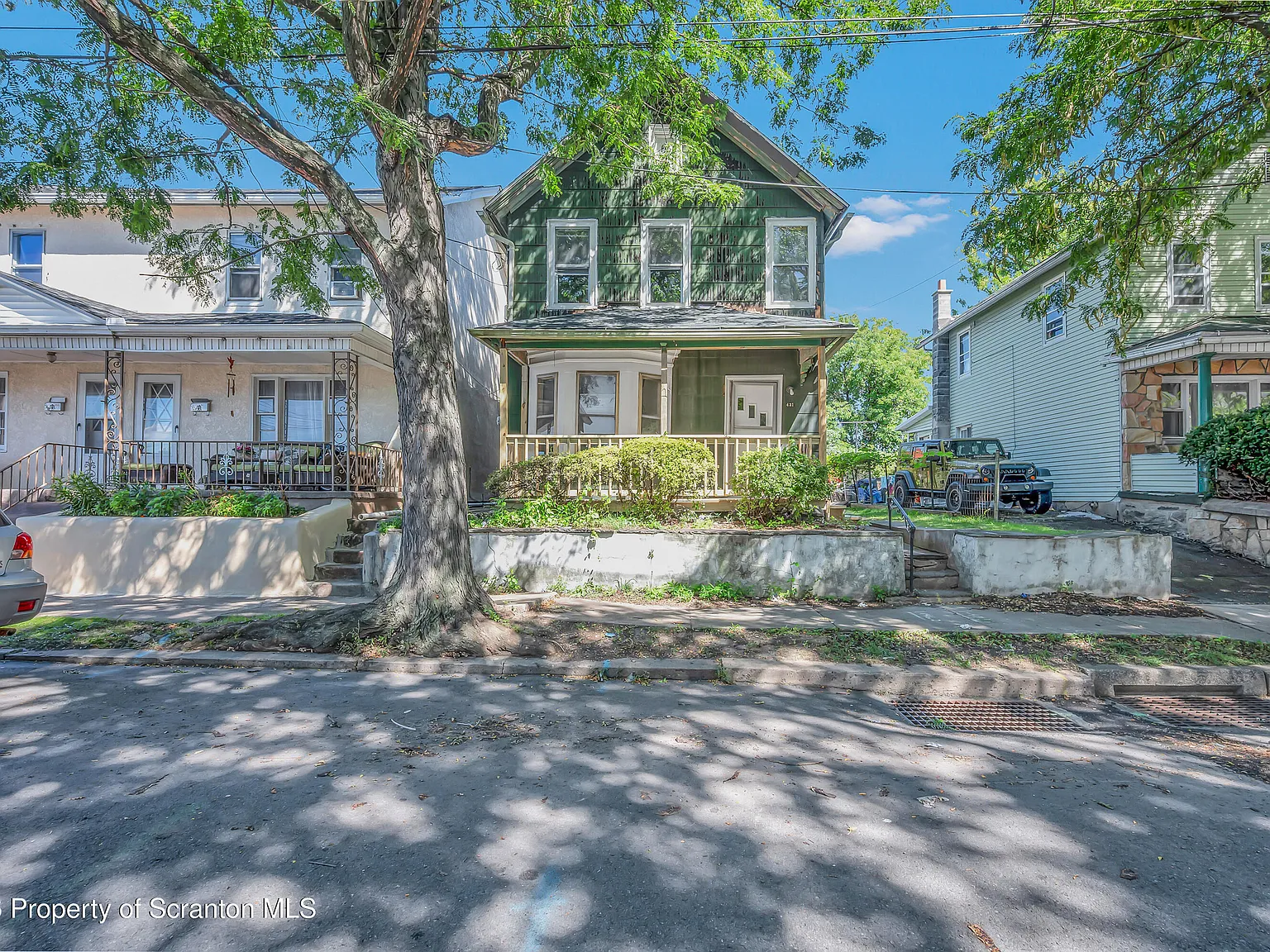 3 bed, 1.0 bath, 1398 sqft, $1,650 — Photo 2