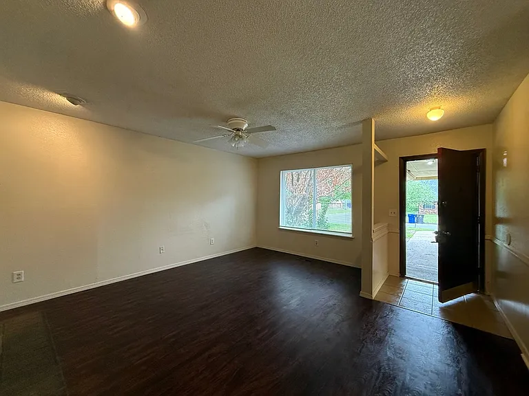 312 W Quantico St — Photo 11