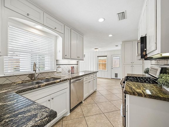 5th image of 2202 Lazybrook Dr