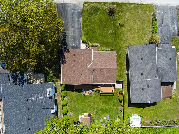 2nd image of 15 Oaktree Ct