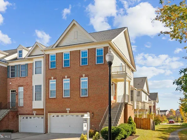 42743 Gelding Sq, Chantilly, VA 20152